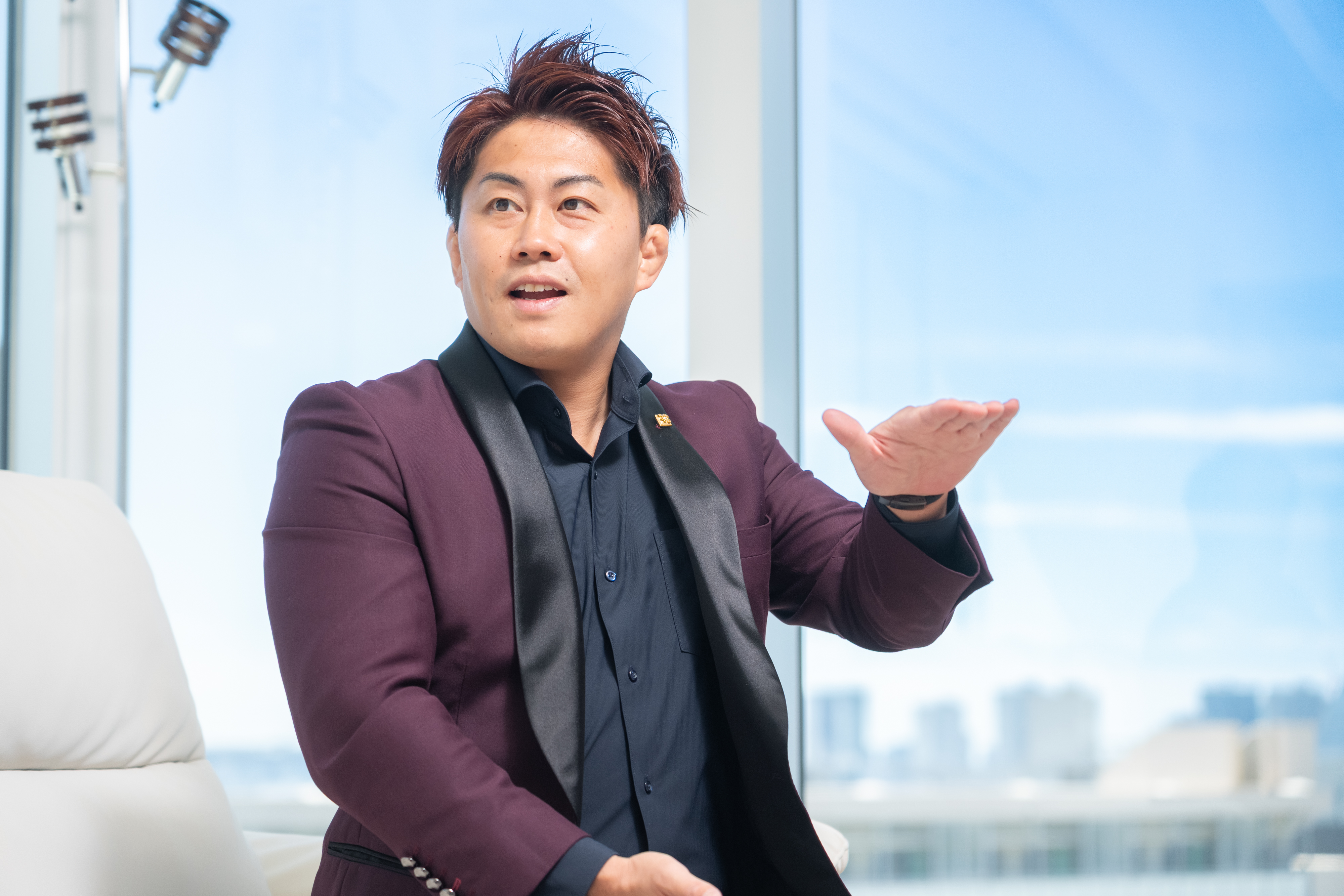ワンマンアンドン灯用ケース２台 山口竜生 元柔道家・警察官から起業家へ。「3分の映像」で企業の未来を変える